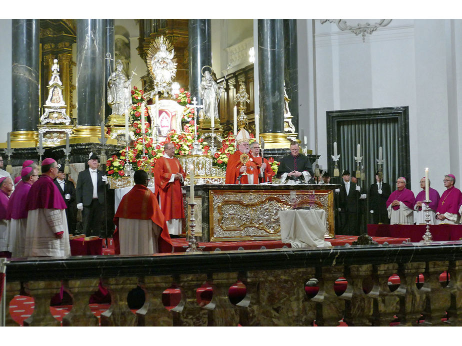 Abschlussvesper der Bischofskonferenz mit Austeilung des Bonifatiussegens (Foto: Karl-Franz Thiede)